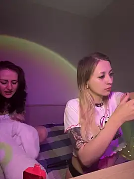 Dooubletroublee online show from 21, 2, 2025