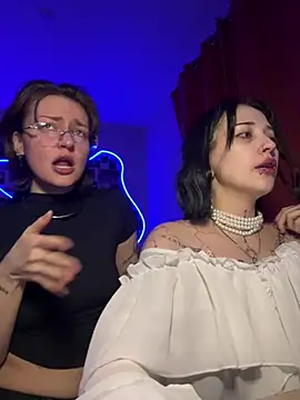 Dooubletroublee online show from 15, 3, 2026