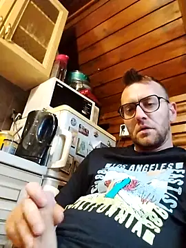 Snapshot of tomee83 chatting on 14, 11, 2025 tomee83 online show from 14, 11, 2025