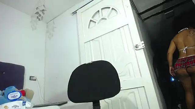 Squirter pussybomb online show from 28, 5, 2026