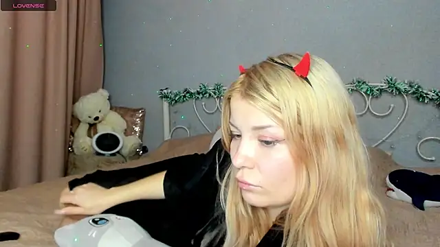Snapshot of Leila_purr18 chatting on 14, 12, 2024 Leila purr18 online show from 14, 12, 2024