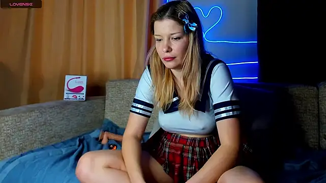 Snapshot of Leila_purr18 chatting on 7, 3, 2025 Leila purr18 online show from 7, 3, 2025