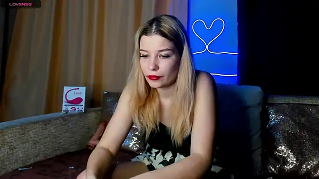 Snapshot of Leila_purr18 chatting on 18, 3, 2025 Leila purr18 online show from 18, 3, 2025