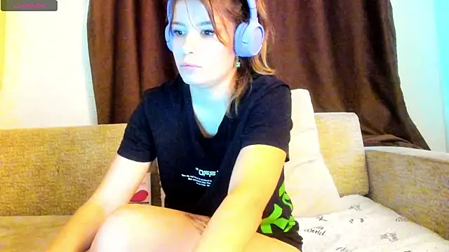 Snapshot of Leila_purr18 chatting on 13, 9, 2025 Leila purr18 online show from 13, 9, 2025