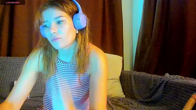 Snapshot of Leila_purr18 chatting on 2, 10, 2025 Leila purr18 online show from 2, 10, 2025