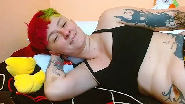 Snapshot of tomboyblue chatting on 1, 8, 2026 tomboyblue online show from 1, 8, 2026