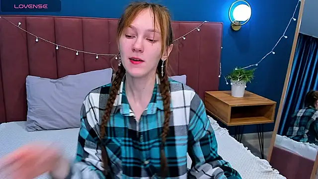 VanillaKelly online show from 3, 2, 2025