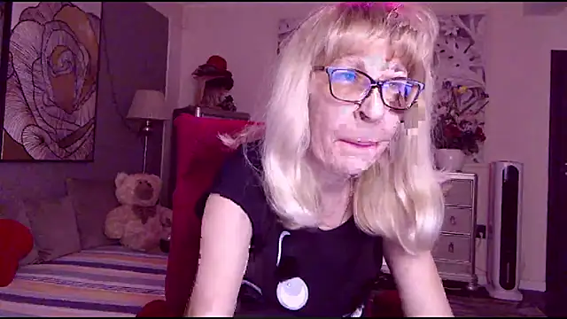 Snapshot of HornyMilf_555 chatting on 11, 2, 2026 HornyMilf 555 online show from 11, 2, 2026