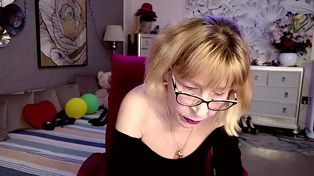 HornyMilf 555 online show from 4, 4, 2026