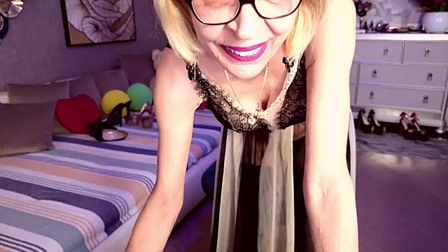 HornyMilf 555 online show from 23, 4, 2026