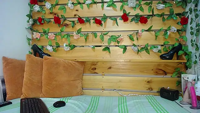 daniela casallas  online show from 1, 2, 2025