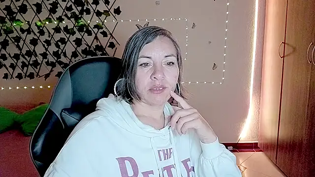 Lady breaks hearts online show from 14, 11, 2025