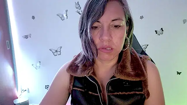 Lady breaks hearts online show from 19, 4, 2026