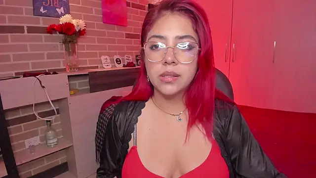 Snapshot of Rousse_Collinss chatting on 7, 1, 2026 Rousse Collinss online show from 7, 1, 2026