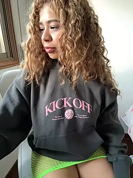 LEONCITA  online show from 12, 12, 2024