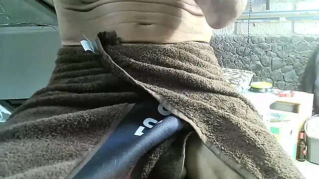 Snapshot of ewuich1 chatting on 2, 4, 2026 ewuich1 online show from 2, 4, 2026