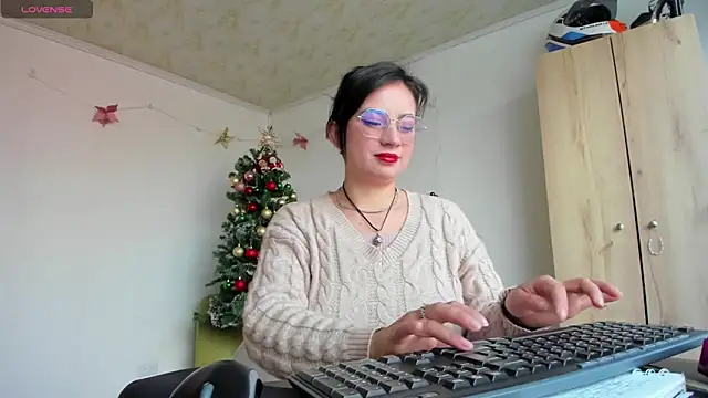 Snapshot of Hanna_Sofiax01 chatting on 2, 12, 2024 Hanna Sofiax01 online show from 2, 12, 2024