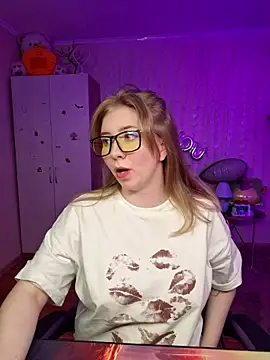 D0nna  online show from 4, 4, 2026