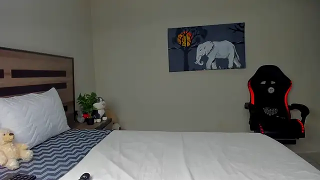 Renee-18 online show from 2, 12, 2025