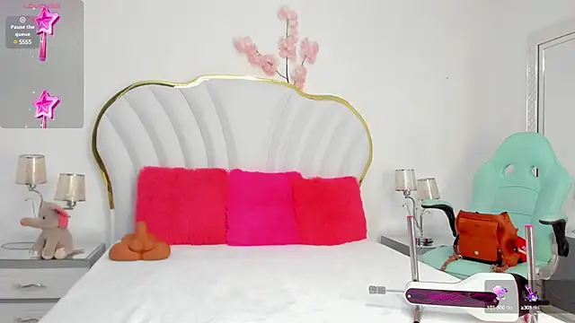 CahitlinBell online show from 28, 2, 2025