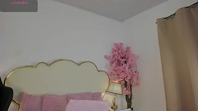 Snapshot of CahitlinBell chatting on 21, 6, 2026 CahitlinBell online show from 21, 6, 2026