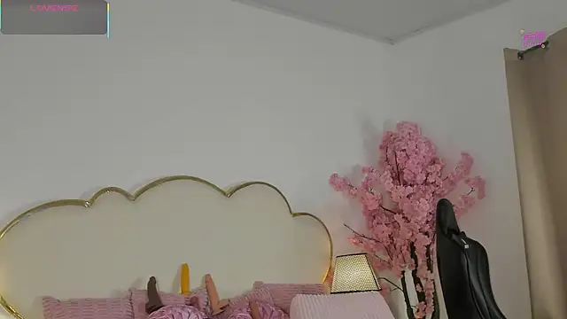 Snapshot of CahitlinBell chatting on 8, 7, 2026 CahitlinBell online show from 8, 7, 2026