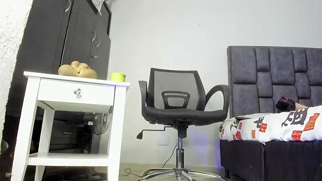 Sarah Mistress  online show from 10, 4, 2026