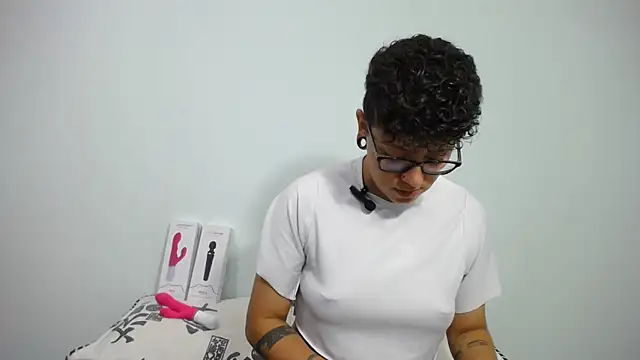 Snapshot of alex_noa chatting on 27, 2, 2025 alex noa online show from 27, 2, 2025