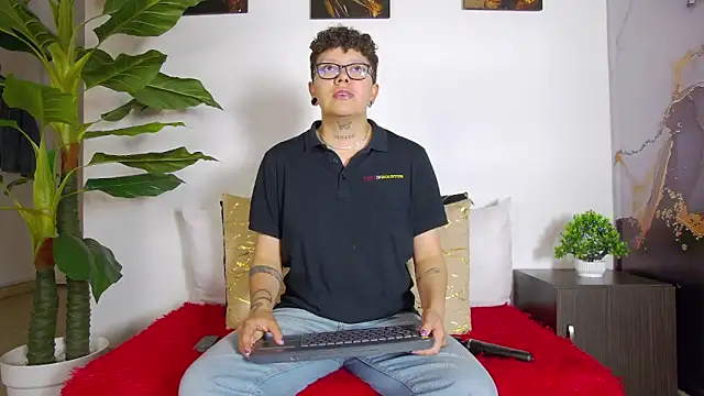 Snapshot of alex_noa chatting on 2, 2, 2026 alex noa online show from 2, 2, 2026