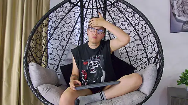 Snapshot of alex_noa chatting on 2, 3, 2026 alex noa online show from 2, 3, 2026