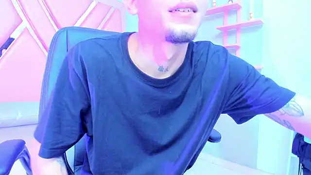 kendalltaylorr online show from 9, 2, 2025