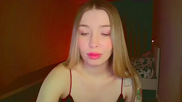 mia raspberrie online show from 6, 3, 2025