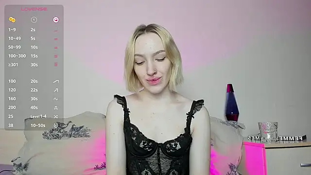 Snapshot of cheryl_mason chatting on 12, 12, 2024 cheryl mason online show from 12, 12, 2024