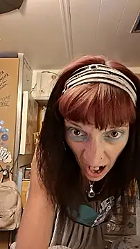 whitetrashdirtyslut online show from 10, 6, 2026