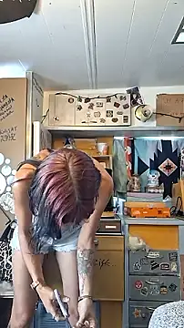 whitetrashdirtyslut online show from 12, 6, 2026