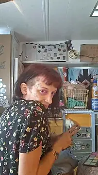 whitetrashdirtyslut online show from 16, 6, 2026