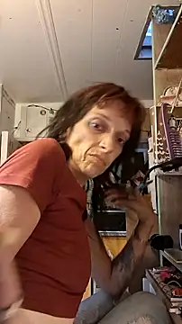 whitetrashdirtyslut online show from 17, 6, 2026