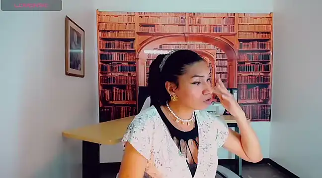 khiara moretti online show from 9, 1, 2025