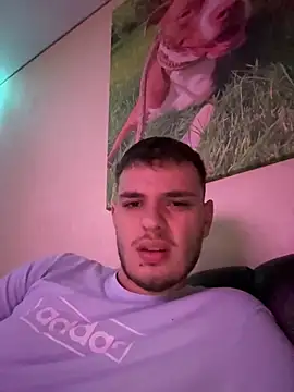 Snapshot of oscar_sweet22 chatting on 13, 10, 2025 oscar sweet22 online show from 13, 10, 2025