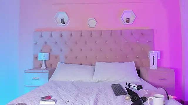 Agathaargent  online show from 14, 1, 2025