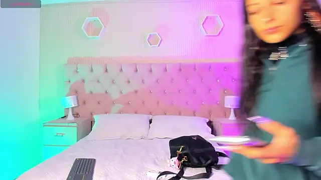 Agathaargent  online show from 3, 11, 2025