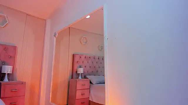 Agathaargent  online show from 28, 11, 2025