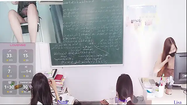 Snapshot of _Math_ chatting on 4, 6, 2026 Math online show from 4, 6, 2026