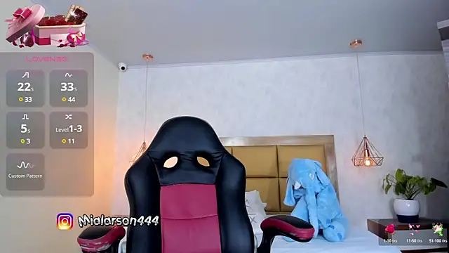 LARSONMIA online show from 1, 3, 2025