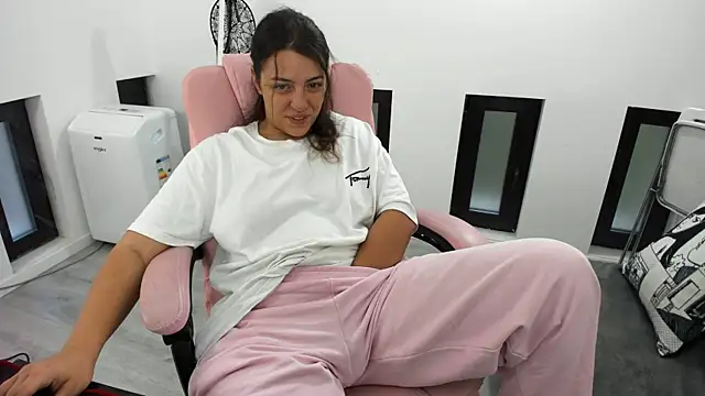 Dyana Kaylinn online show from 12, 9, 2025