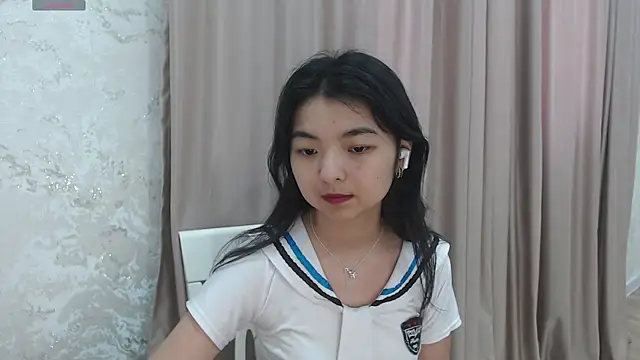 Snapshot of Shy_Kira chatting on 10, 7, 2026 Shy Kira online show from 10, 7, 2026