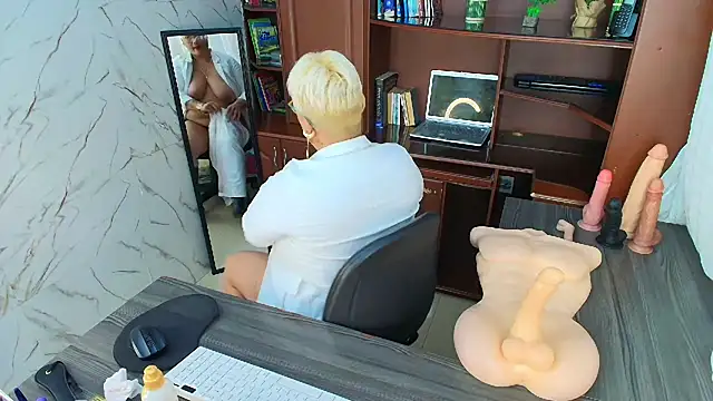 GianellaCox  online show from 14, 2, 2025