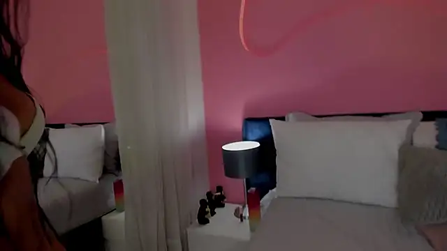 Alaia Manson online show from 13, 2, 2025