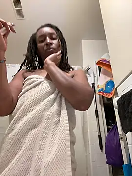 LeyaHoneybuns online show from 2, 1, 2025