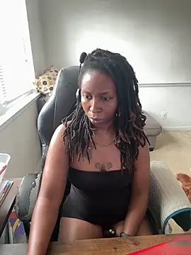 Snapshot of LeyaHoneybuns chatting on 27, 5, 2026 LeyaHoneybuns online show from 27, 5, 2026